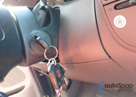 2000 Ford F-150 Work Series/Xl/Xlt from USA, damaged, VIN 1FTZX1720YNA81953